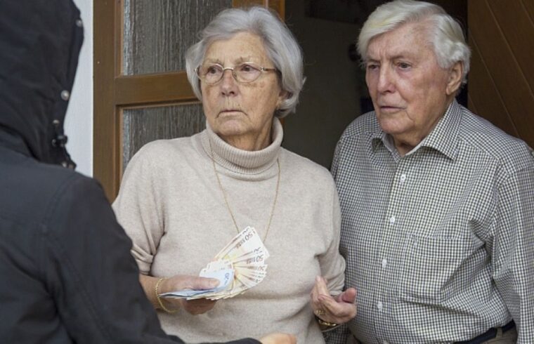 ZUS ostrzega! Oszuści proponują „załatwienie formalności” związanych z 13. emeryturą