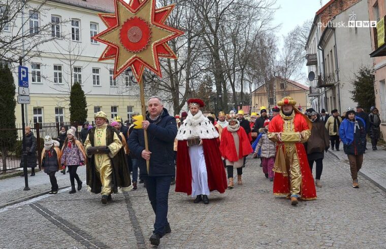 [FOTO] Orszak Trzech Króli przeszedł ulicami Pułtuska