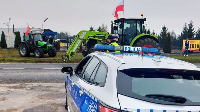 Trwa protest rolników w Wyszkowie. Utrudnienia w ruchu