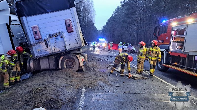 Tragiczny wypadek na DK60. 1 osoba nie żyje, kierowca z powiatu pułtuskiego trafił do szpitala