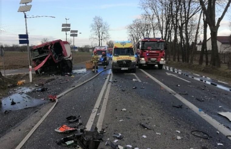 Wypadek w Kacicach. Jedna osoba trafiła do szpitala.
