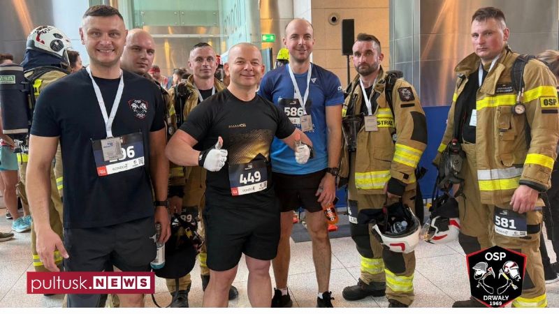 Strażacy z OSP Drwały KSRG i OSP Obryte KSRG  na starcie Biegu Na Szczyt Rondo 1